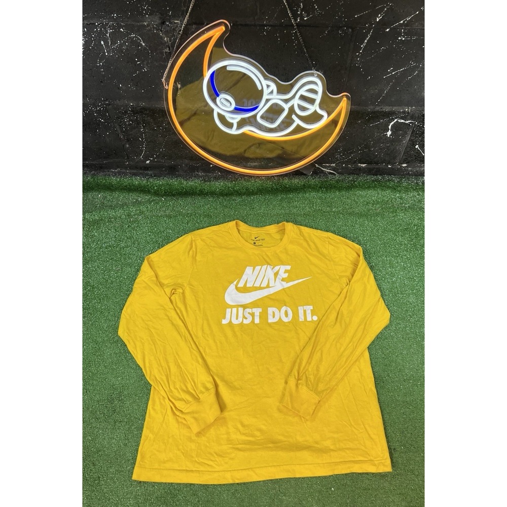 Nike Long Sleeve Crewneck Shirt Tee Mens Size Medium Yellow‎ Regular Fit